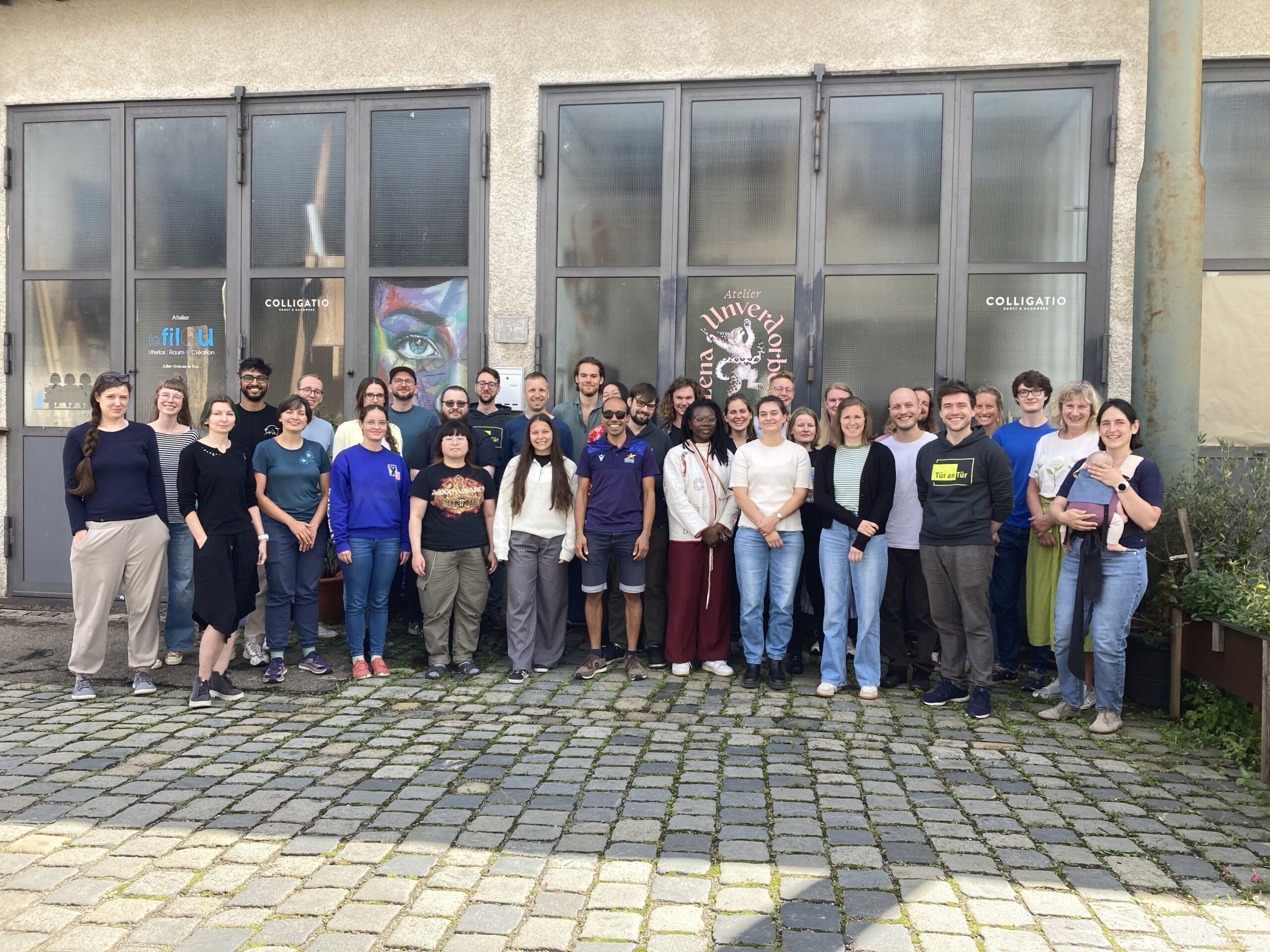 Gruppenbild – Tür an Tür-Konferenz
